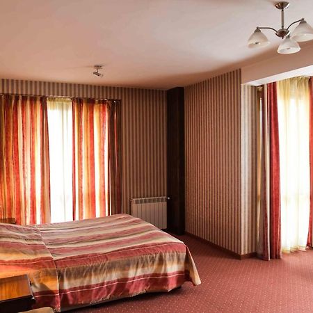 Стаи За Гости - Семейна Къща За Гости Ивел Bansko Zewnętrze zdjęcie