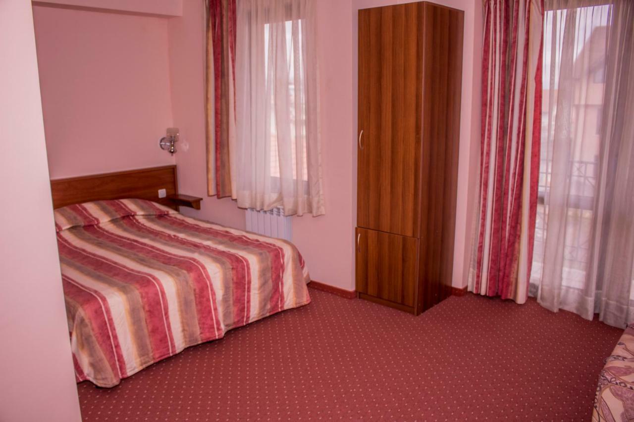 Стаи За Гости - Семейна Къща За Гости Ивел Bansko Zewnętrze zdjęcie